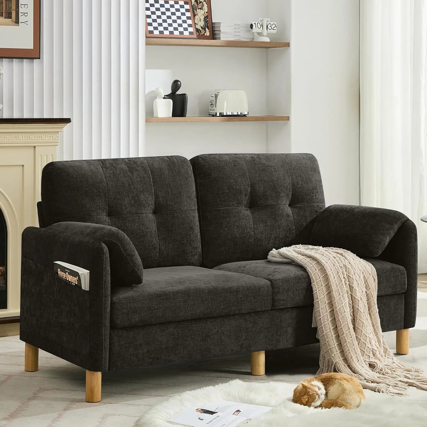 2-Seater Love Seat w Pillows