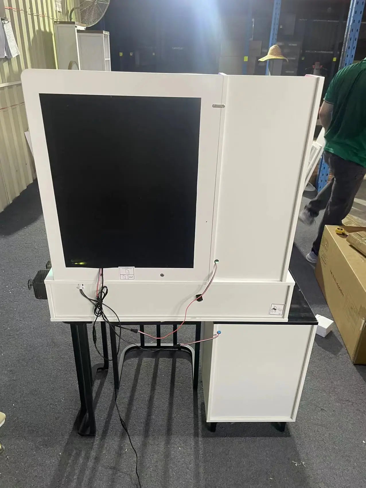 Makeup Vanity  w/Lights/Mirror