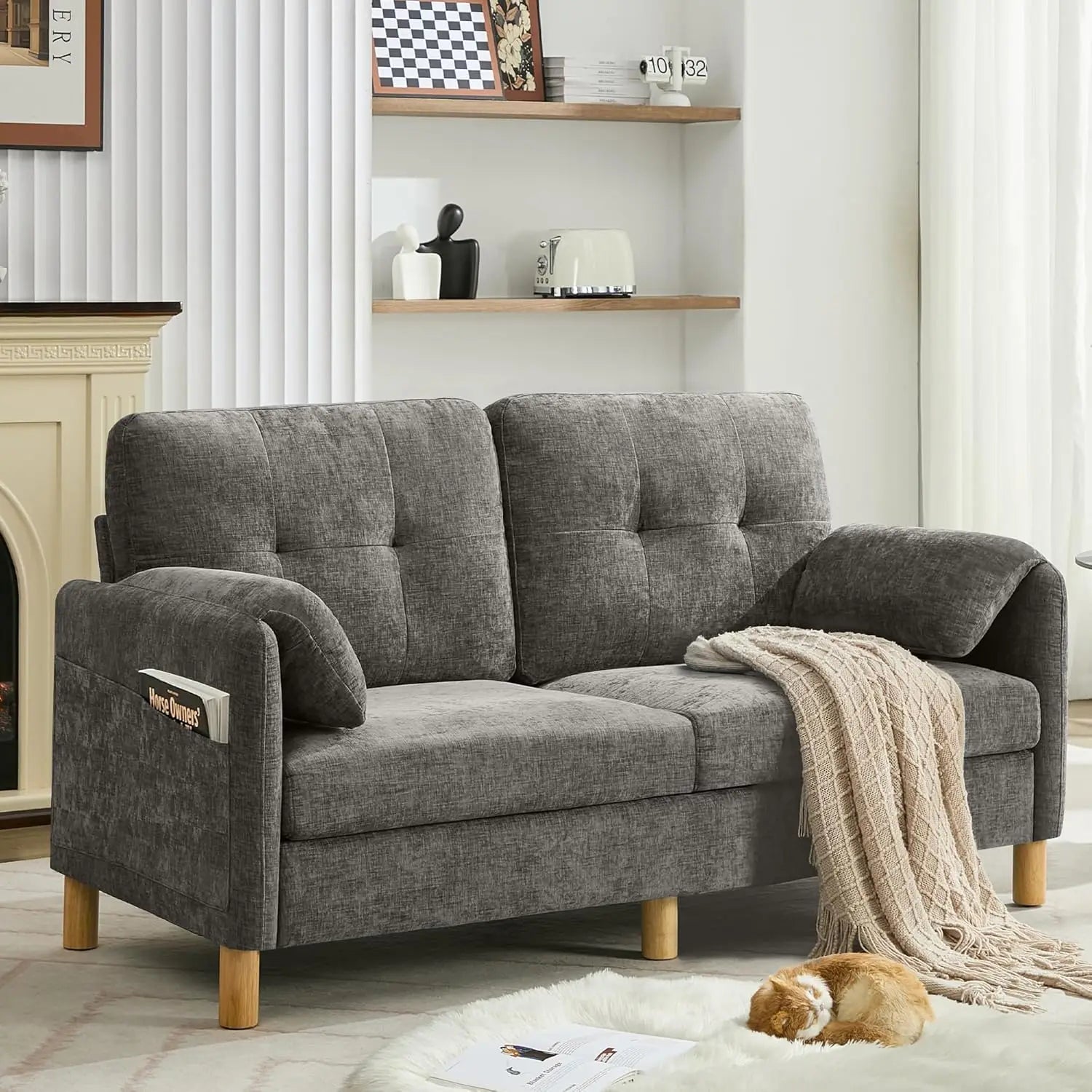 2-Seater Love Seat w Pillows